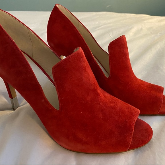 Louise et Cie Lo-Hallett Suede Heels - Picture 4 of 6